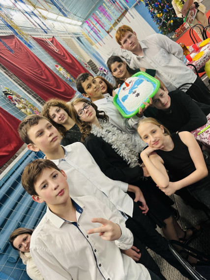 Под бой курантов.